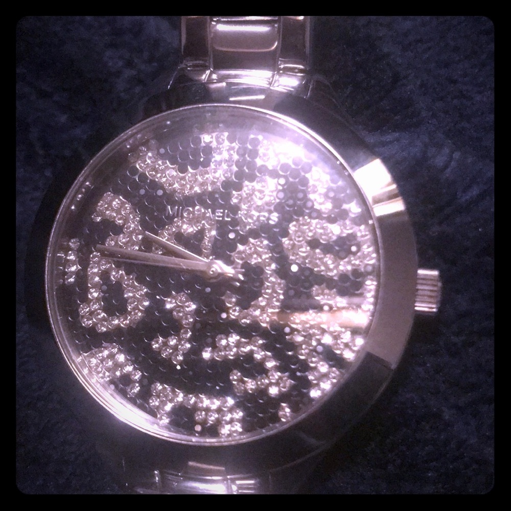 Sliver Michael Kors watch ⌚️ - Picture 1 of 1